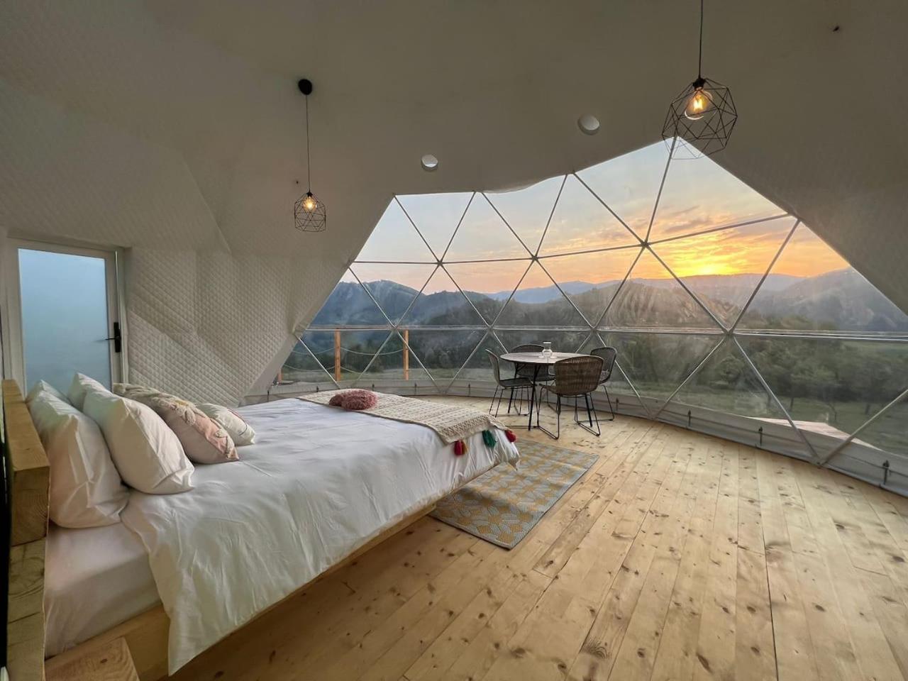 Tranquil Dome - Manta'S Retreat Glamping Cornereva Exterior foto
